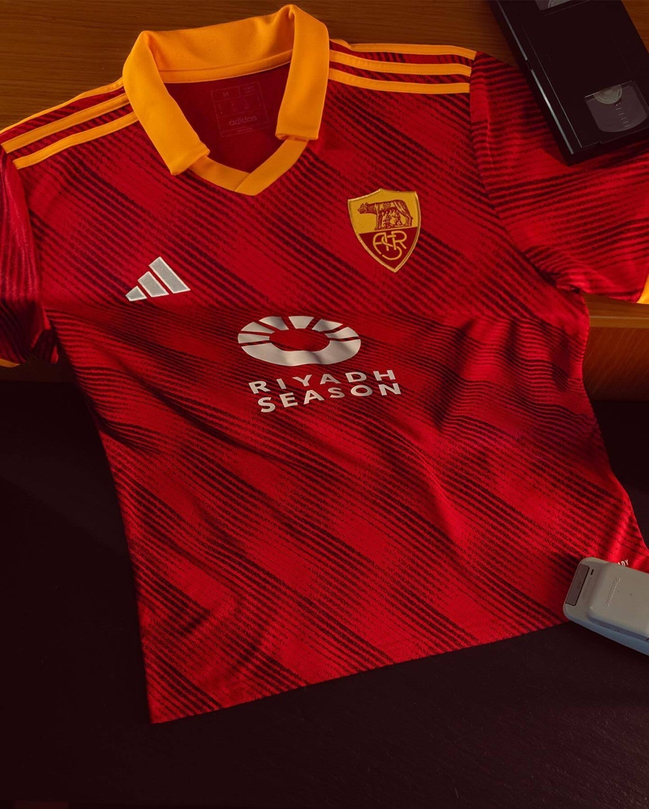 Camiseta local de la Roma 2024/25