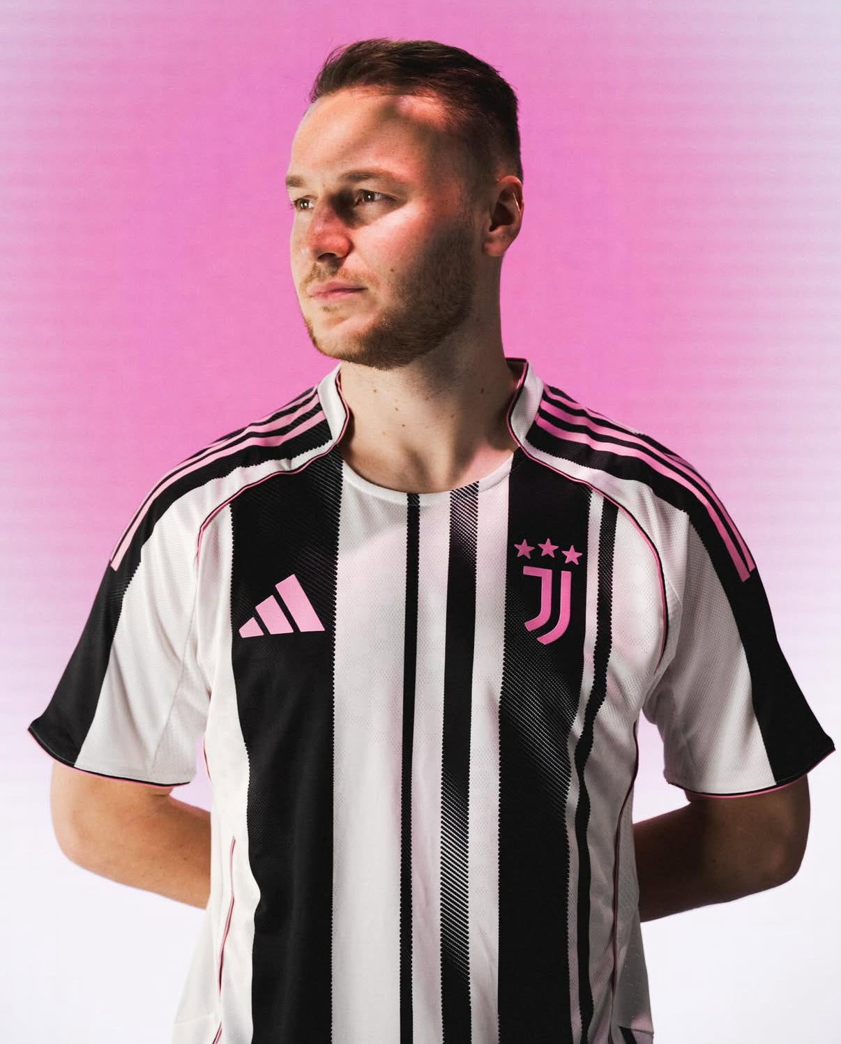 Juventus  25/26 home  kit