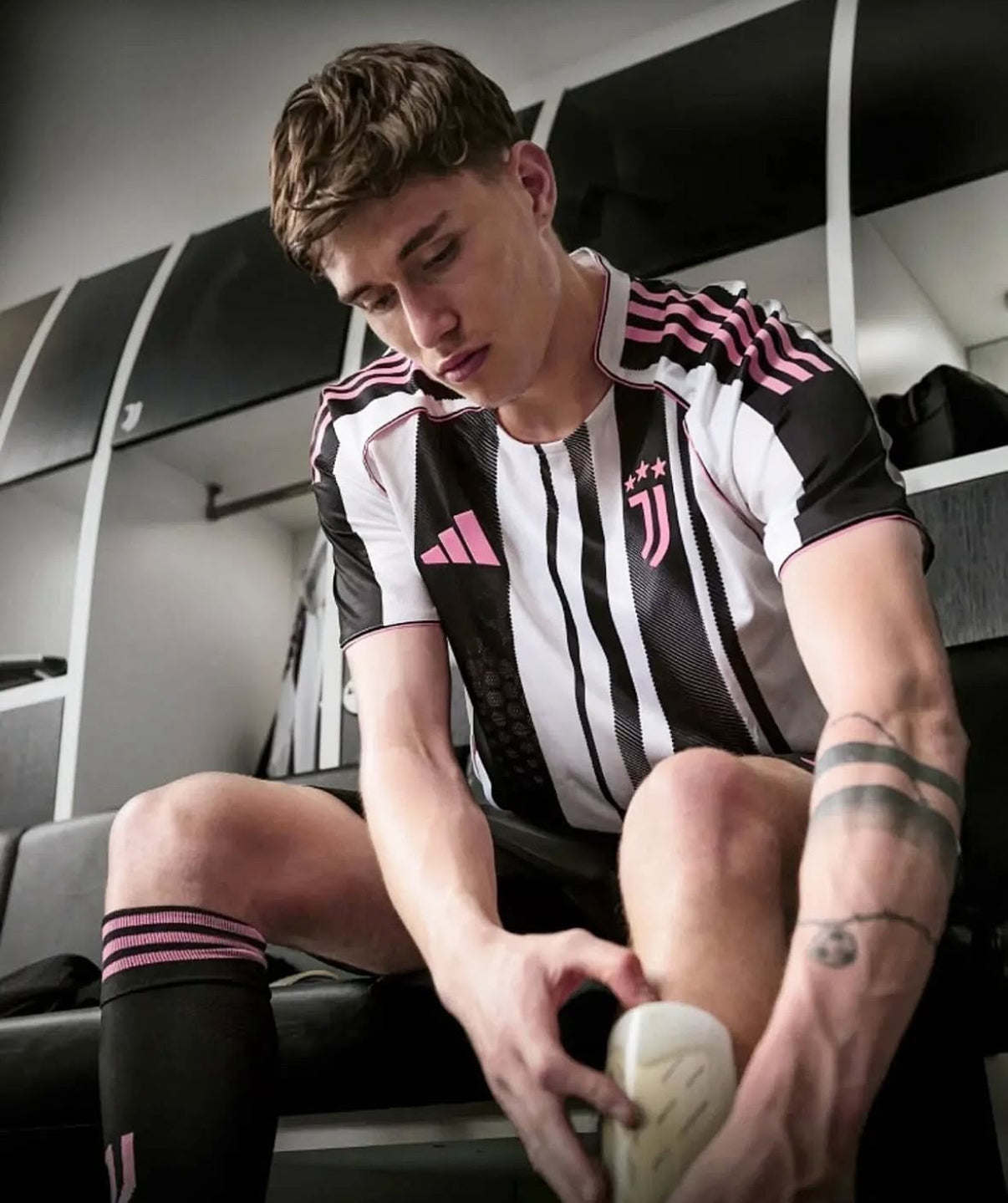 Juventus  25/26 home  kit