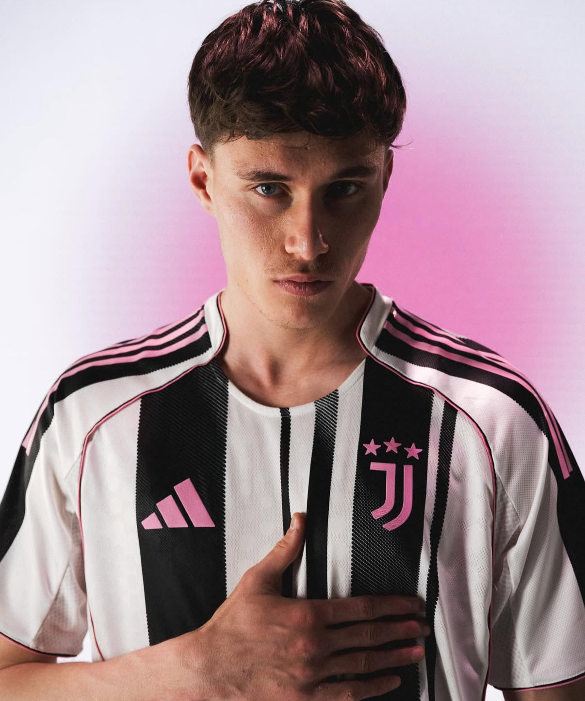 Juventus  25/26 home  kit