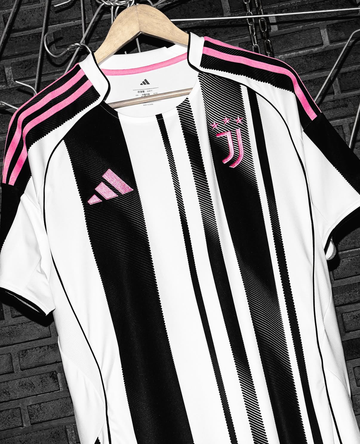 Juventus  25/26 home  kit