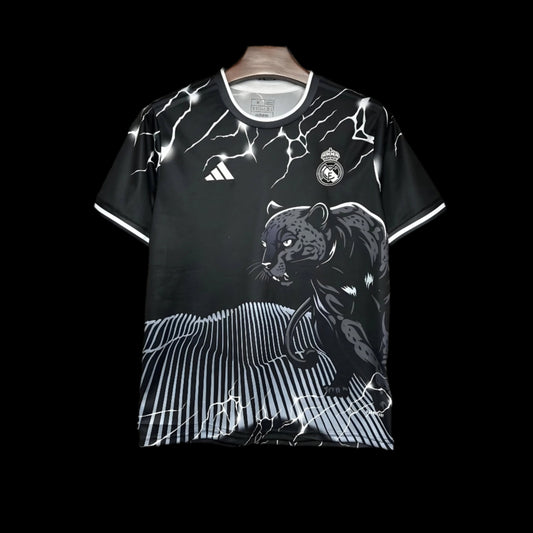 Camiseta edición especial Pantera Negra del Real Madrid 24/25