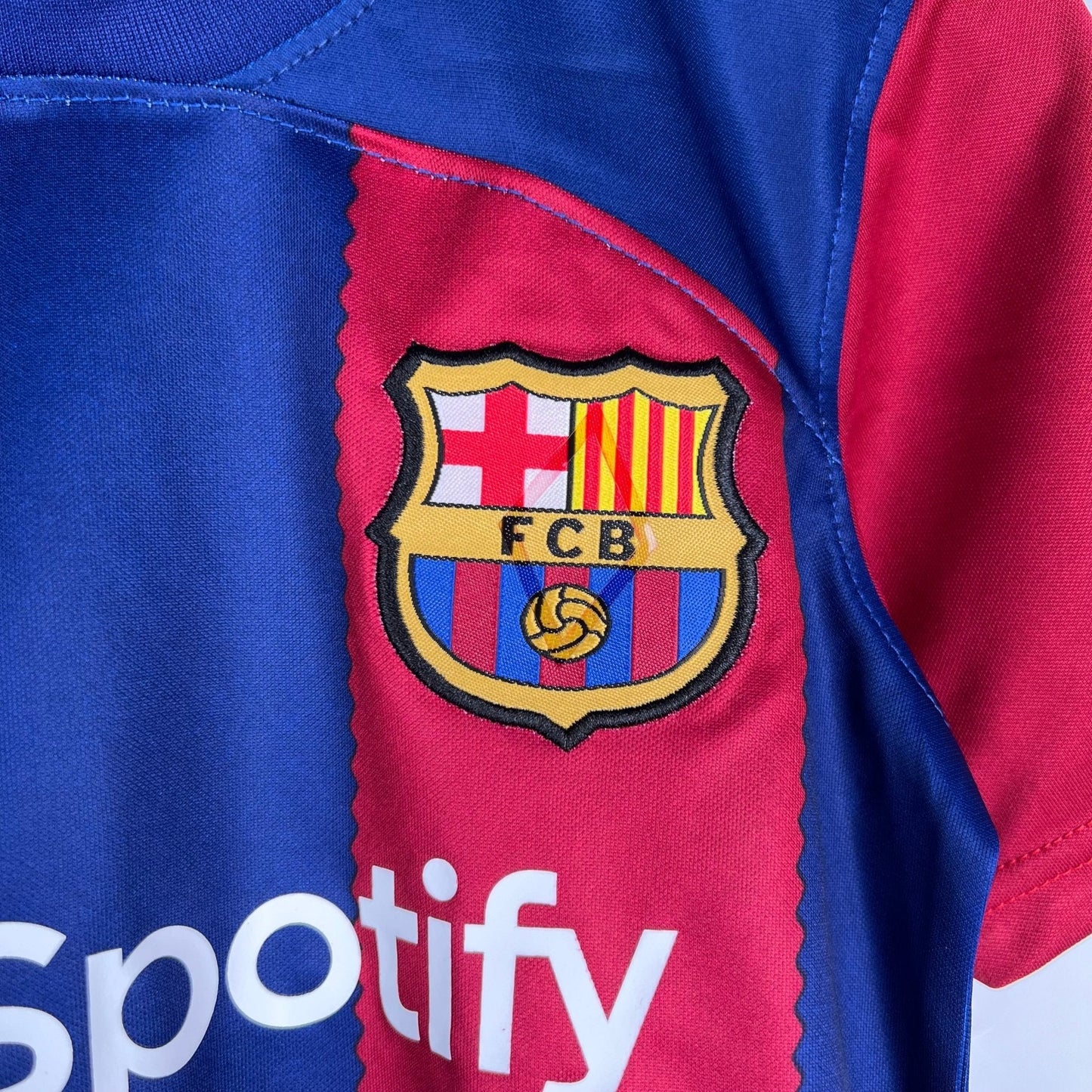 Kit local del Barcelona para niños 2023/24