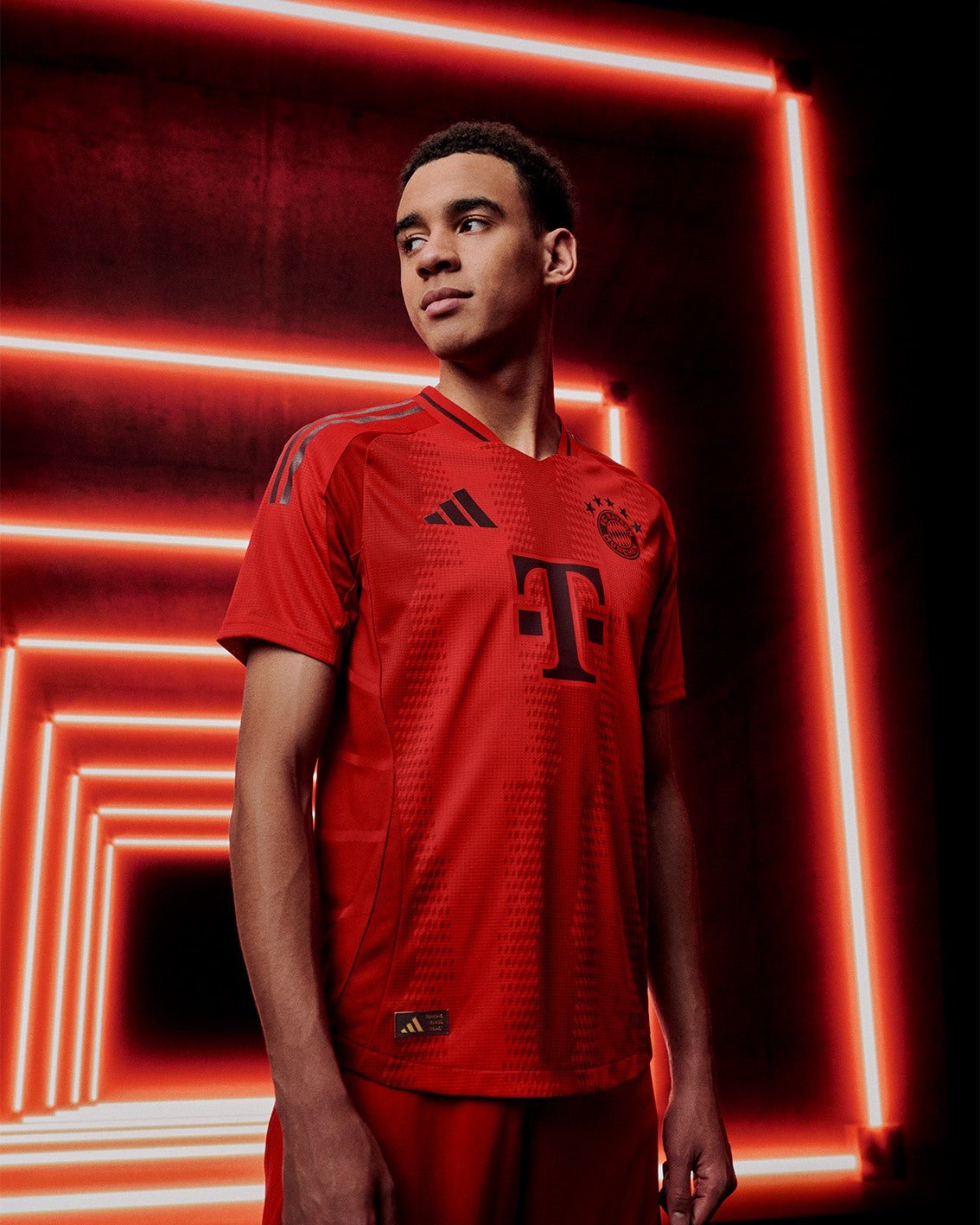 Bayern Munich Home Player Version jersey 2024/25