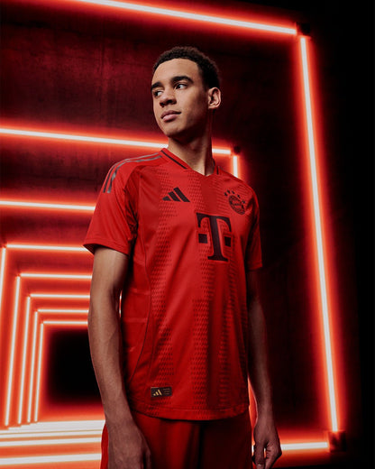 Camiseta de local del Bayern Munich versión jugador 2024/25