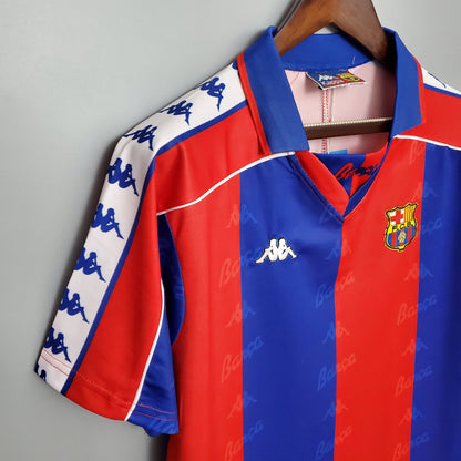 Equipación retro local del FC Barcelona 1995-1992