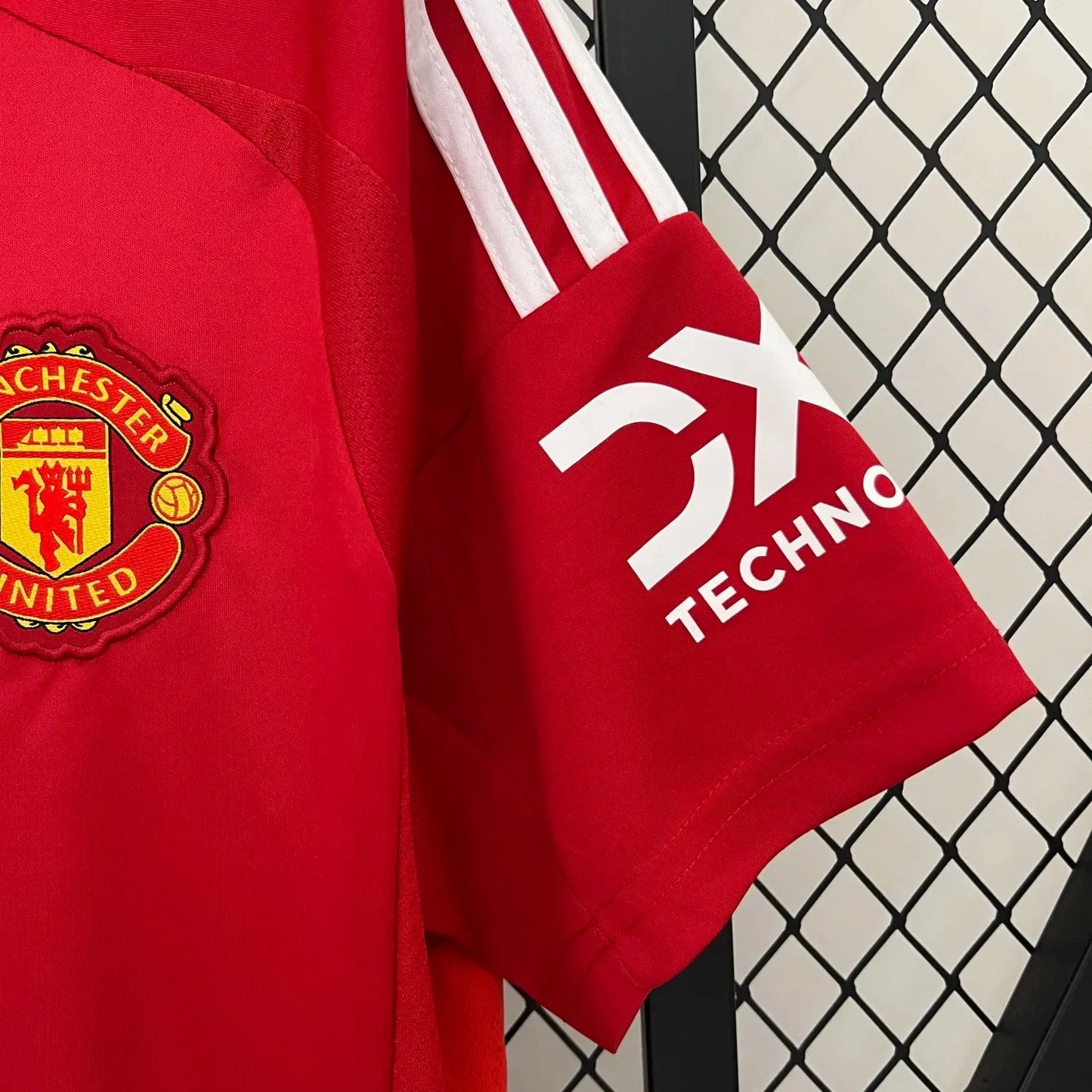 Camiseta local del Manchester United 2024/25