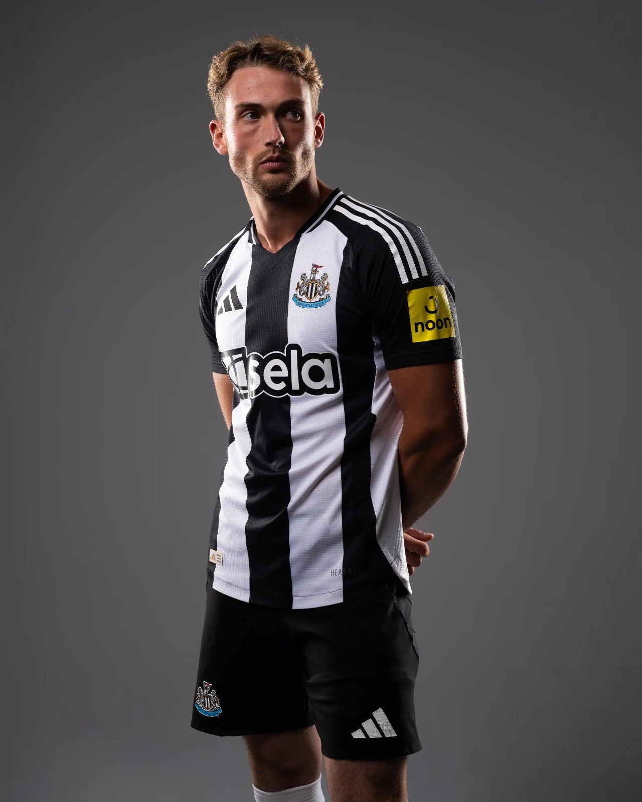 Camiseta local del Newcastle 2024/25